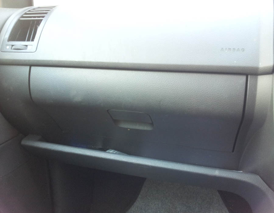 VW Polo Twist glove-box